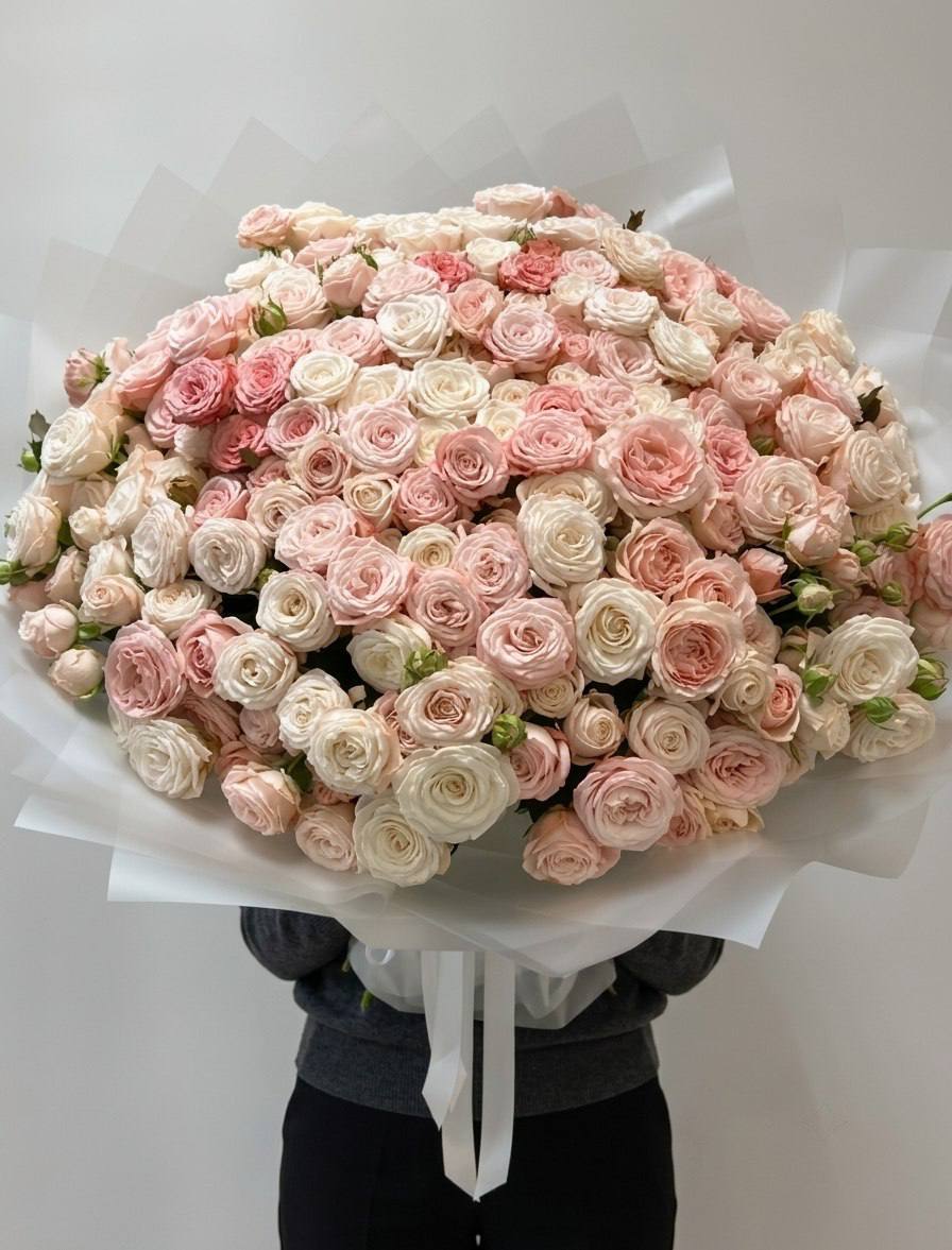Моно-букет из кремовой кустовых роз